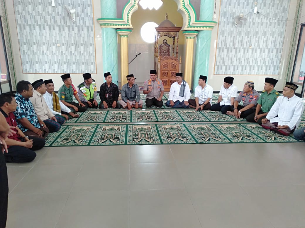 Forkopimka Jabon melaksanakan Sholat Jum'at Di Ds Tambak Kalisogo.