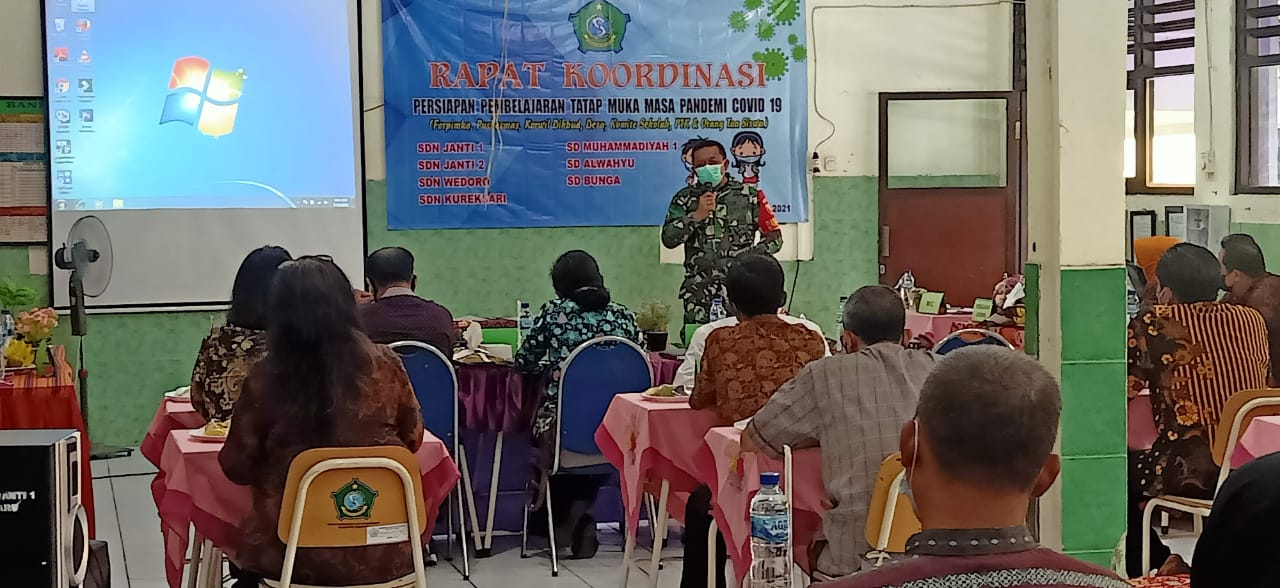 DANRAMIL 0816/16 WARU TEKANKAN PROKES SAAT PEMBELAJARAN TATAP MUKA