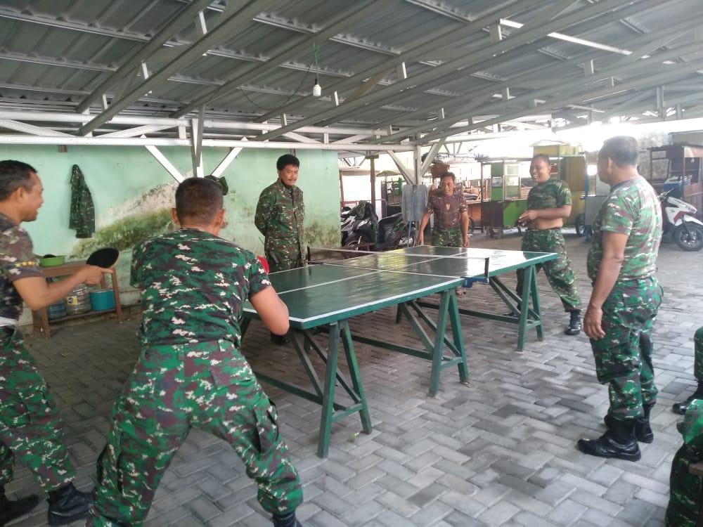 Usai Upacara Hari Lahir Pancasila, Anggota Koramil Tulangan olahraga