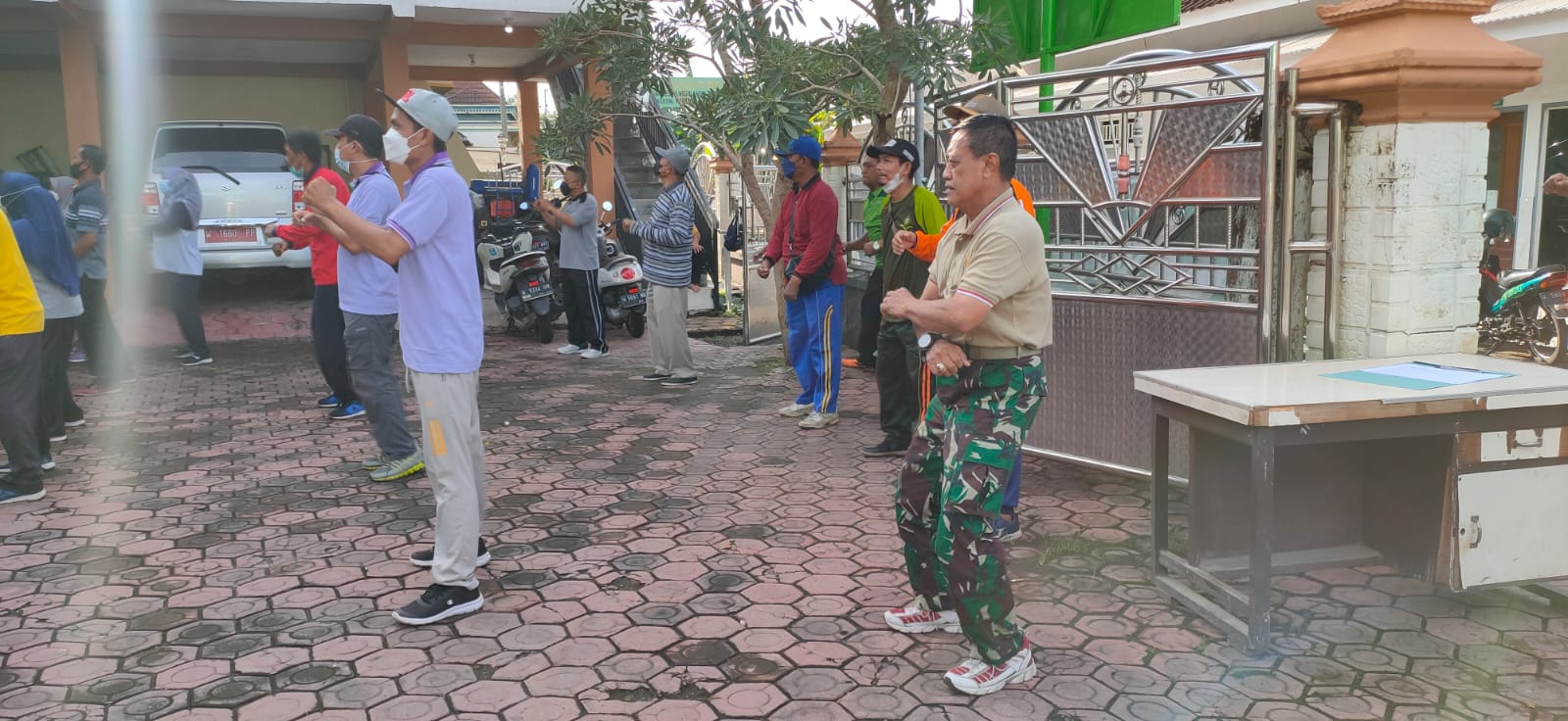 Bersama Forkopimka Danramil 06 Tanggulangin laksanakan Giat Senam SKJ