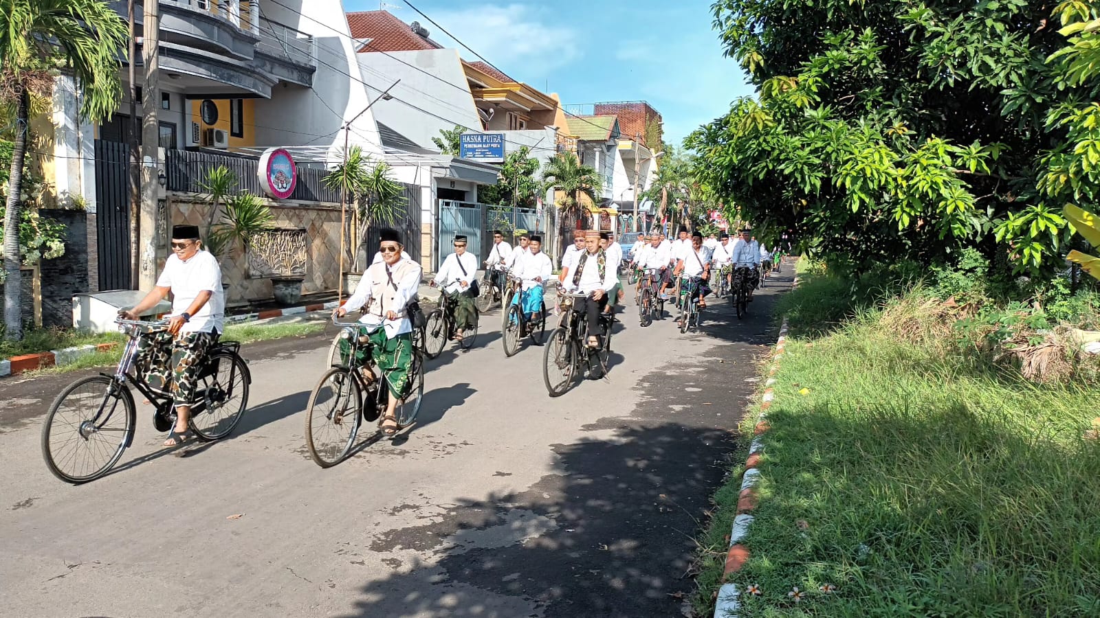 Santri Ponpes Manb’ul Hikam Ngontel Bersama Prajurit Pasmar-2 Dalam Rangka Hari Santri 2022