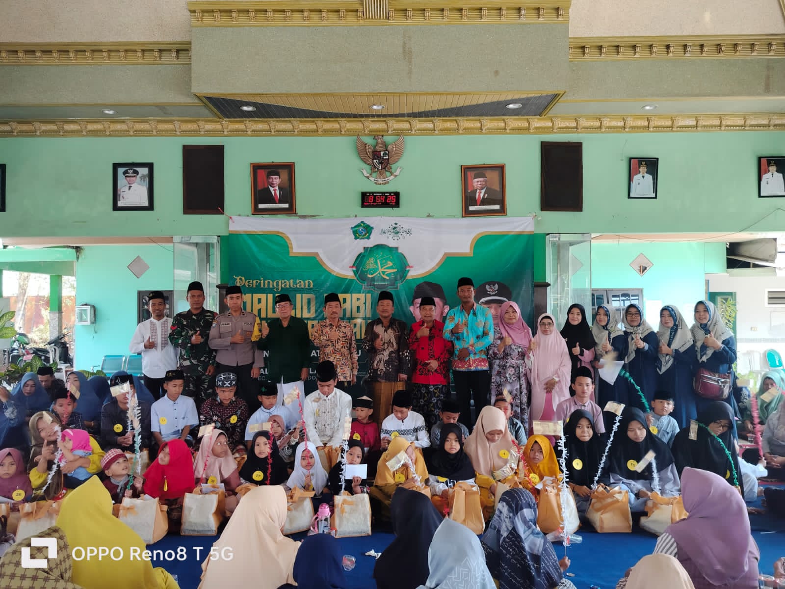 Tingkatkan Silaturahmi Babinsa Hadiri Maulid Nabi Muhammad SAW di Wilayah Binaan