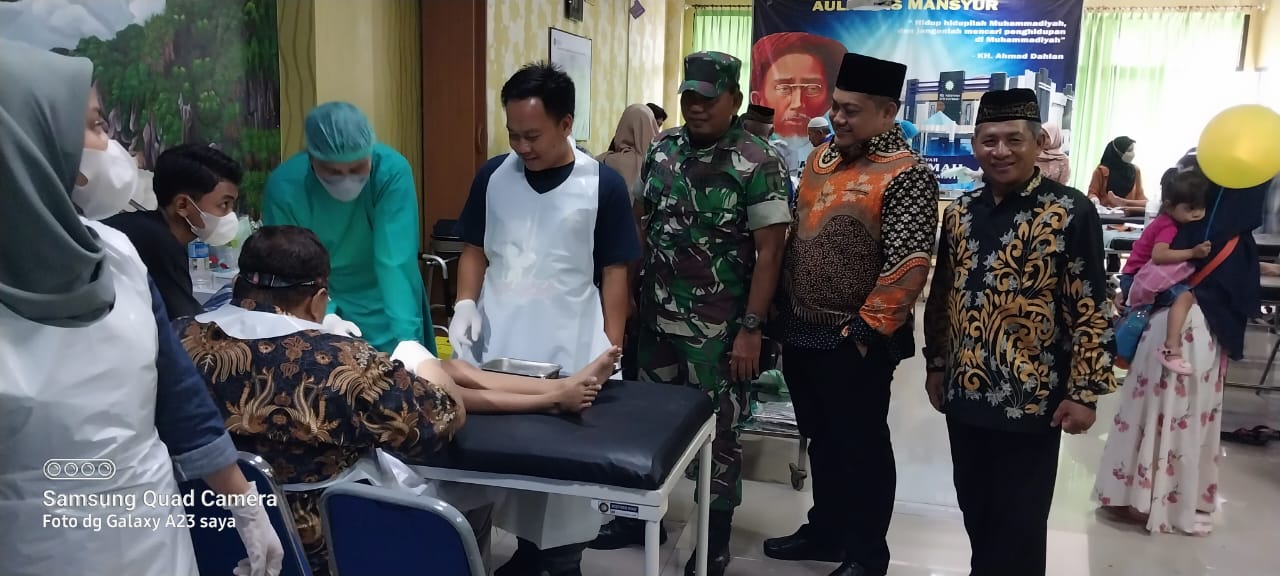 Batuud Koramil 0816/05 Tulangan menghadiri Kegiatan Semarak Milad Muhammadiyah ke-111 dan Tabligh Akbar di Rumah Sakit 'Aisyiyah Siti Fatimah