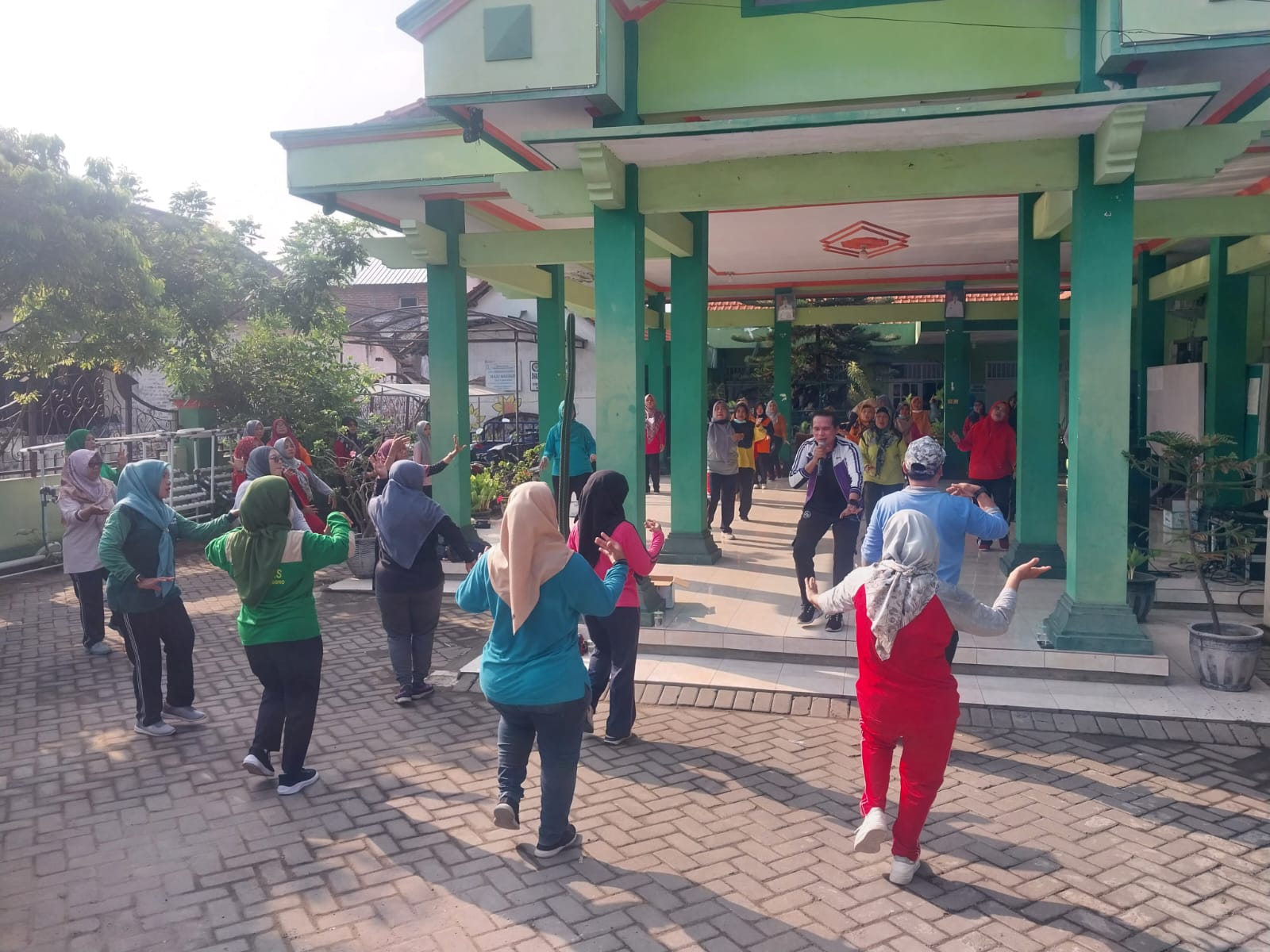 Tingkatkan Sinergitas Koramil 0816/15 Sukodono Senam Bersama Forkopimka
