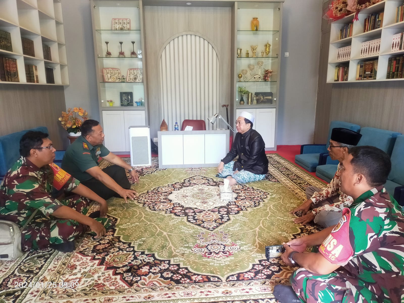 Pererat Sinergitas Dengan tokoh Agama, Danramil 0816/15 Sukodono Silaturahmi Ke Ponpes Bahrul Hidayah