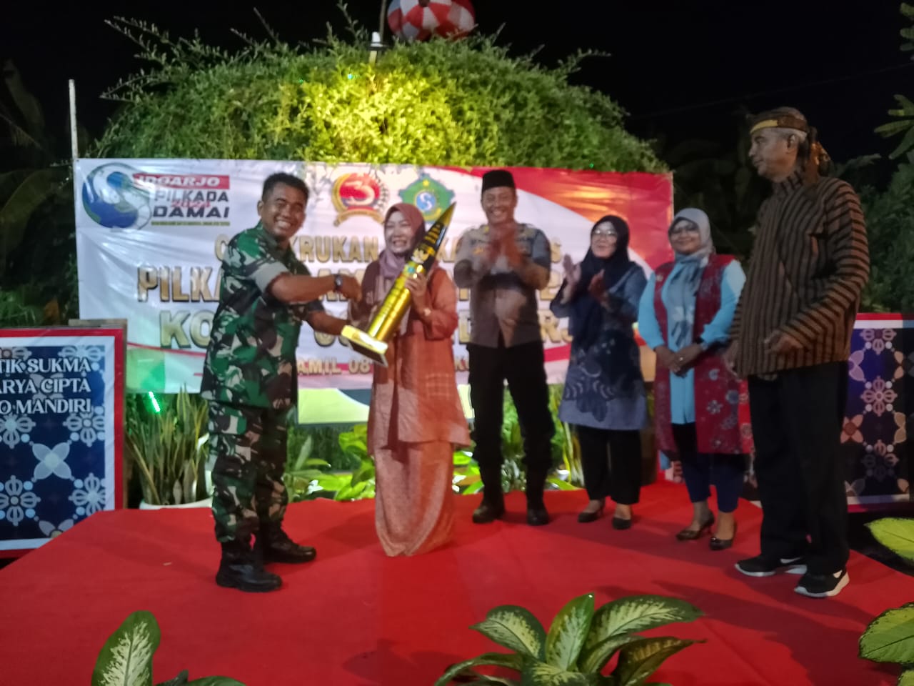 Koramil 0816-15 Sukodono gelar cangkrukan Hankamtibmas Pilkada Damai untuk menciptakan rasa aman dan kondusif di Kec. Sukodono