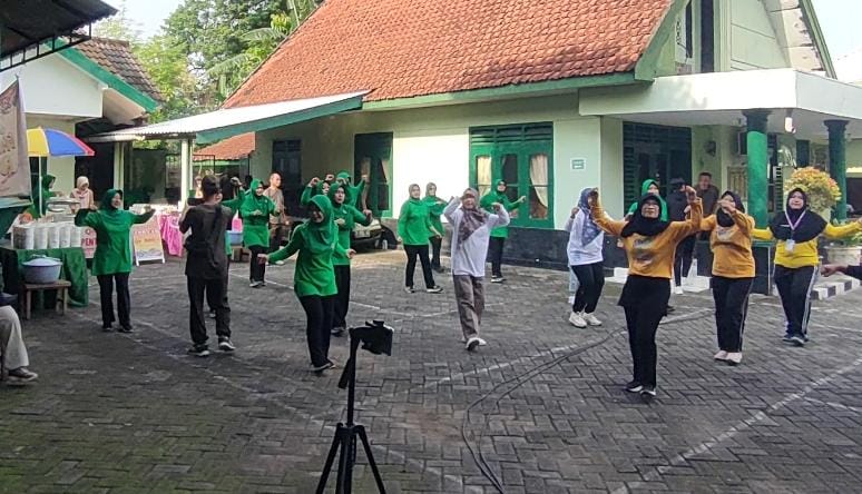 Senam Kesegaran Jasmani Tingkatkan Sinergitas Forkopimka Wonoayu di Koramil 0816/13 Wonoayu