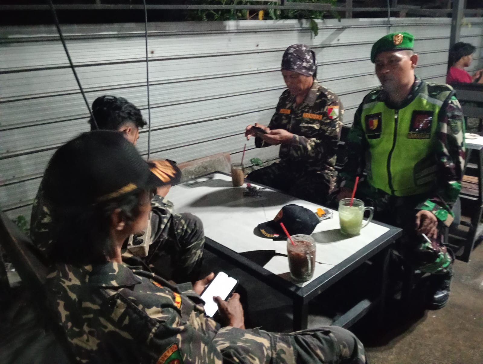 Patroli Gabungan Koramil 0816/07 Krembung dan Banser: Wujud Sinergi TNI–Masyarakat Perkuat Harkamtibmas dan Keharmonisan Warga