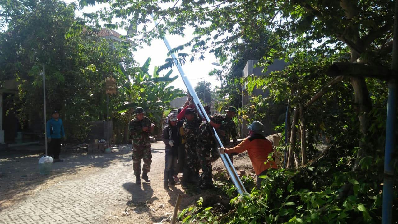 Penerangan jalan, Tim Satgas TMMD ciptakan rasa nyaman warga kupang