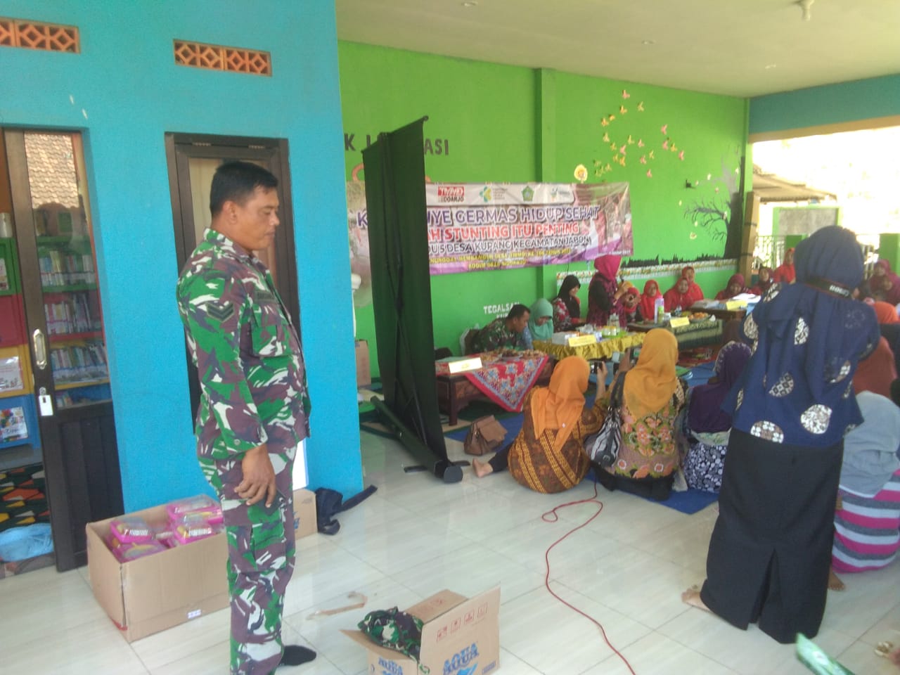 Gelar Bakti Sosial, Wujud Kepedulian Satgas TMMD Ke 106 di Desa Kupang