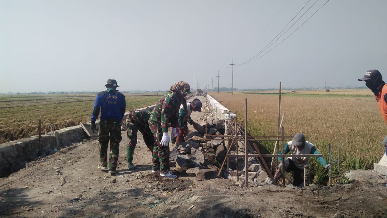 Koramil Porong turut berpartisipasi dalam giat TMMD Jabon 2019