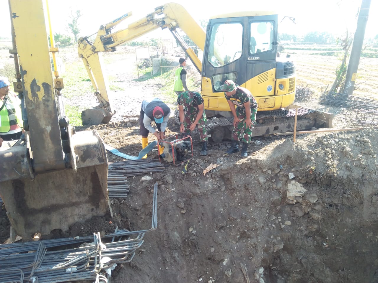 Tim Satgas TMMD ke 106 Bangun Jembatan di Desa Kupang Kecamatan Jabon