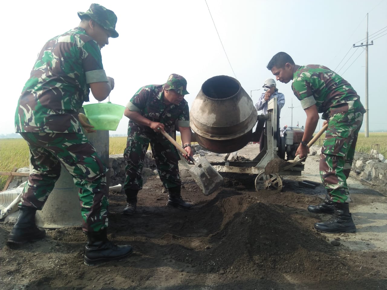 Hari ke lima Pelaksanaan TMMD ke 106 Di Desa Kupang Kecamatan Jabon
