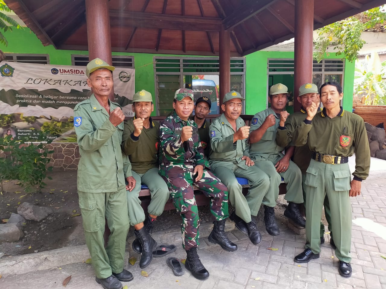 Babinsa Koramil 0816/08 Jabon komsos dan Pembinaan Linmas