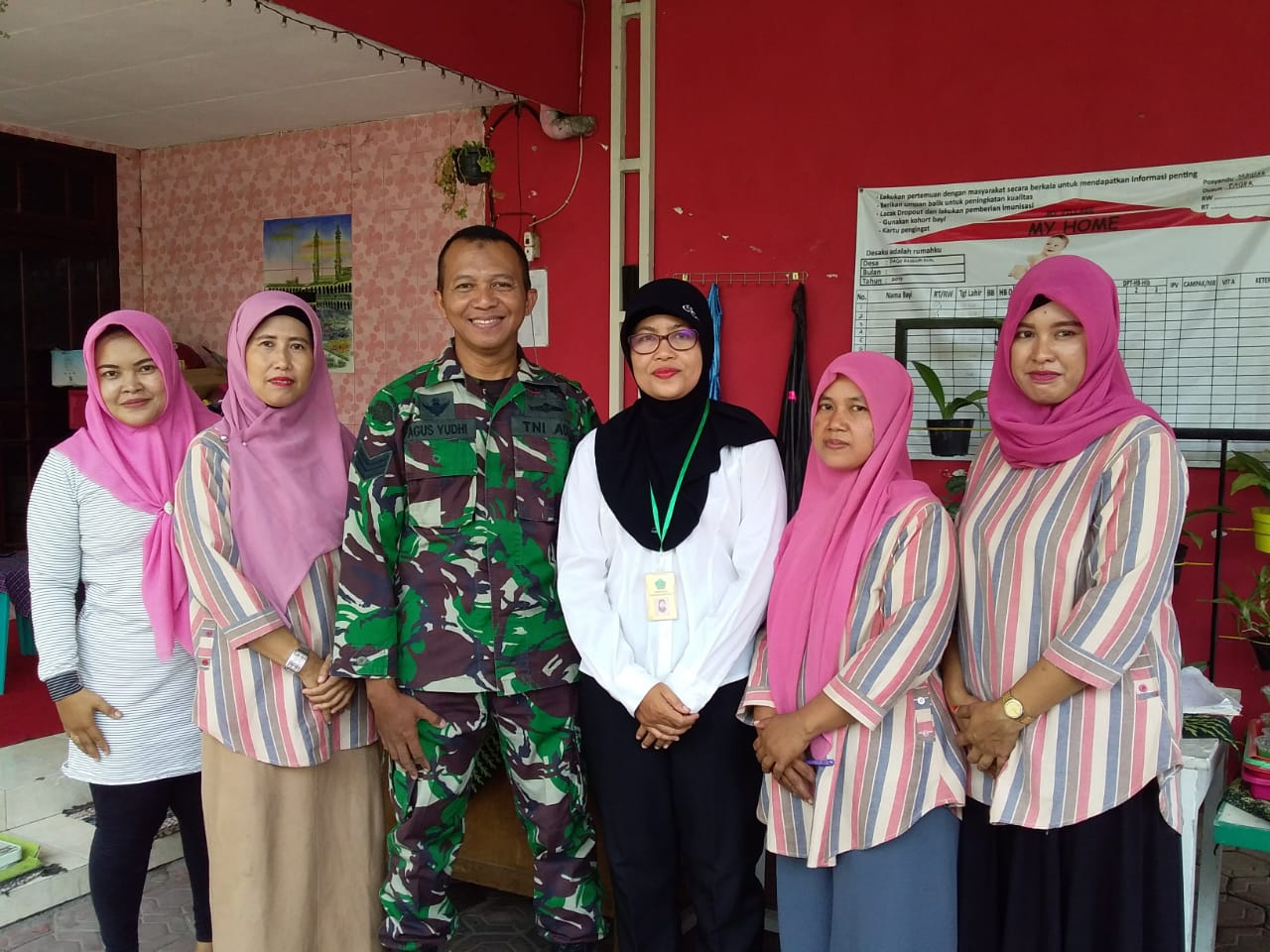 Babinsa Koramil 0816/13 Wonoayu Dampingi Posyandu
