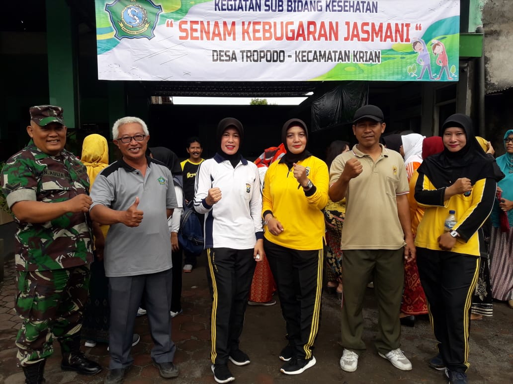 Babinsa Koramil 0816/09 Krian laksanakan serter SKJ bersama warga