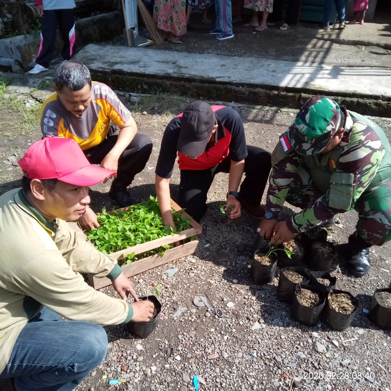 Anggota Ramil 07/ Krembung Ikuti giat Krembung Guyub Rukun di Ds Ploso