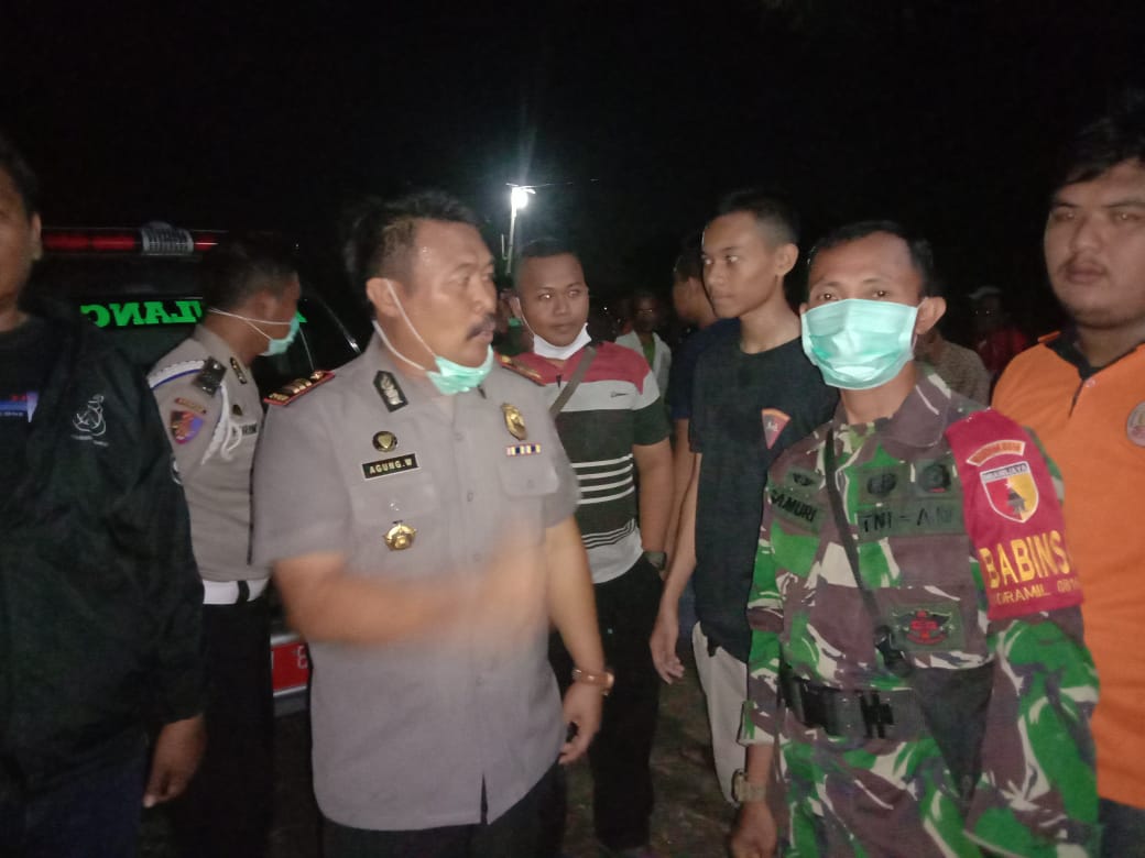 Babinsa ramil 0816/13 Wonoayu dampingi Evakuasi Penemuan Tengkorak
