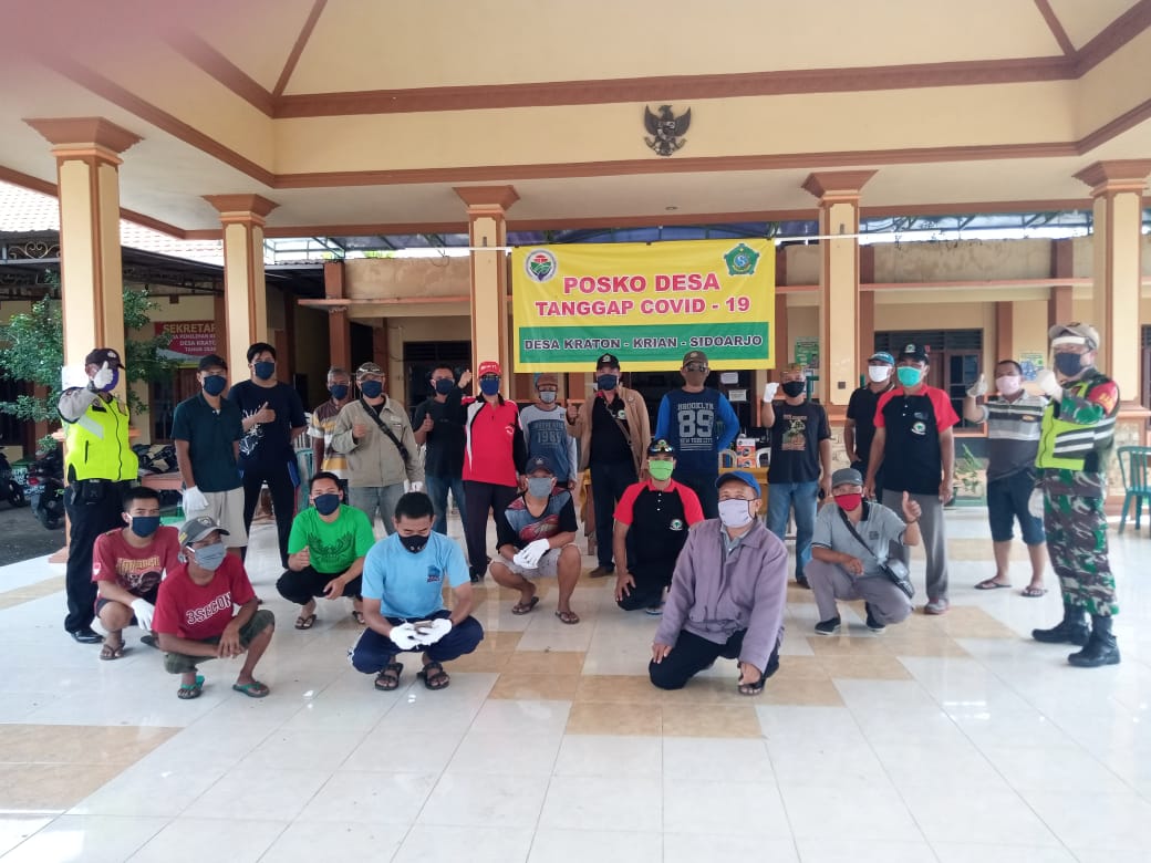 Posko Relawan Covid-19 Ds Kraton beraksi laksanakan penyemprotan