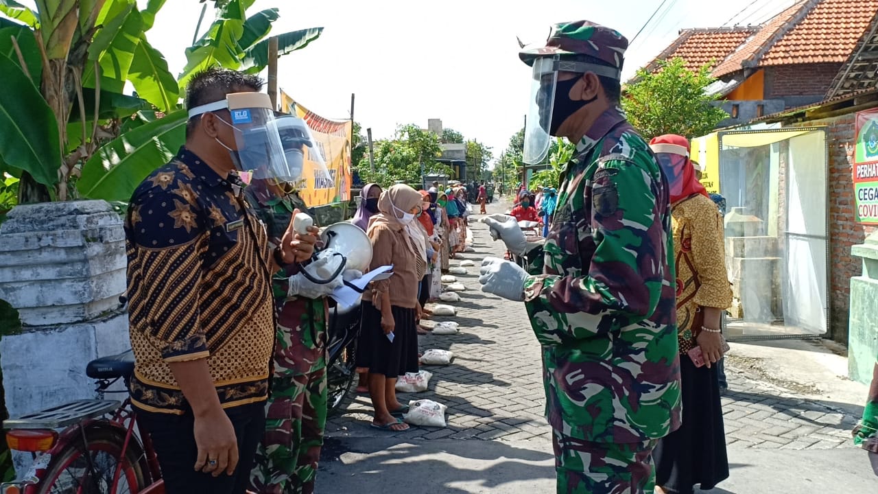 KORAMIL 0816/13 WONOAYU SALURKAN SEMBAKO KEPADA MASYARAKAT