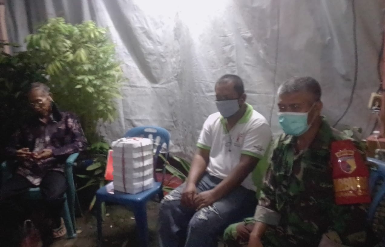 Babinsa 12/Prambon aktif patroli Posko Check Point PSBB covid-19