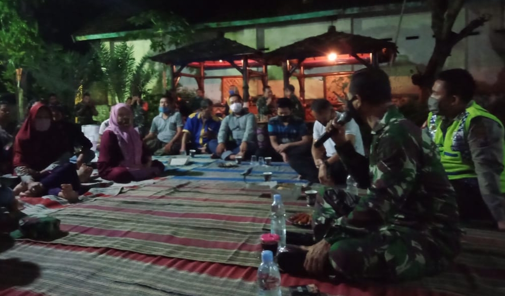 Danramil 0816/06 Tanggulangin Melaksanakan Giat Cangkruan Bela Negara