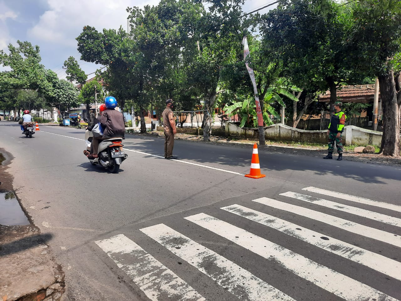 KORAMIL 0816/13 DUKUNG KECAMATAN WONOAYU GELAR OPERASI YUSTISI