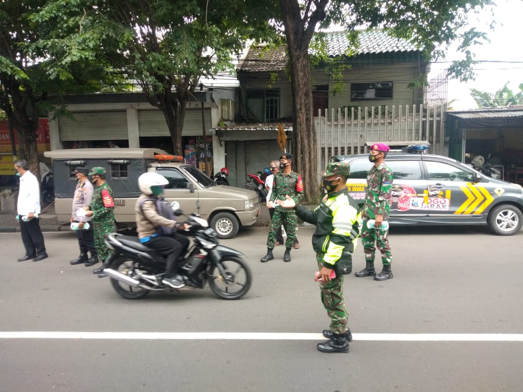 Anggota Koramil 0816/06 Tanggulangin laksanakan Ops Yustisi Gabungan