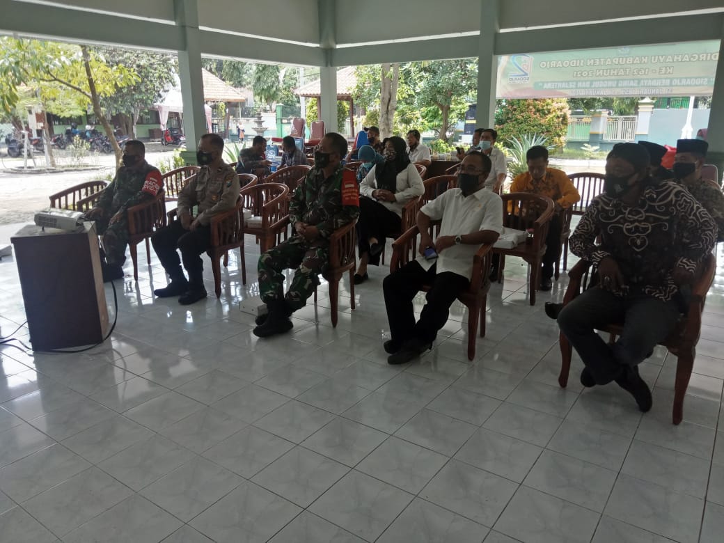 Danramil 07 Krembung Bersama Forkopimka Saksikan Pelantikan Pilkades