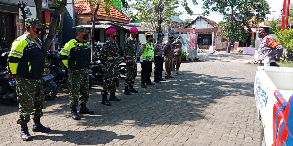 Babinsa Koramil 0816/06 Tanggulngin Melaksanakan Giat Ops Yustisi