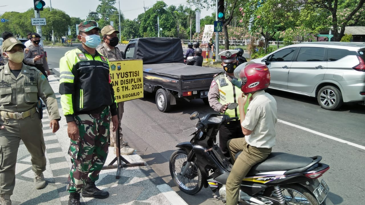 Babinsa Ramil 05/Tulangan Bersama Gelar Operasi Yustisi Gabungan