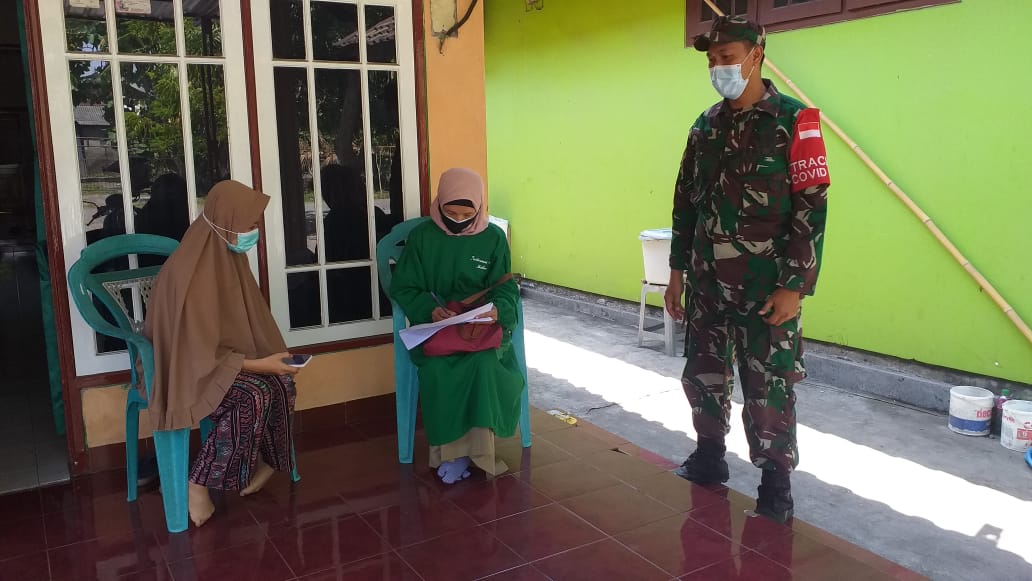 Babinsa Ds Trompoasri Koramil Jabon Dampingi Kegiatan Tracing