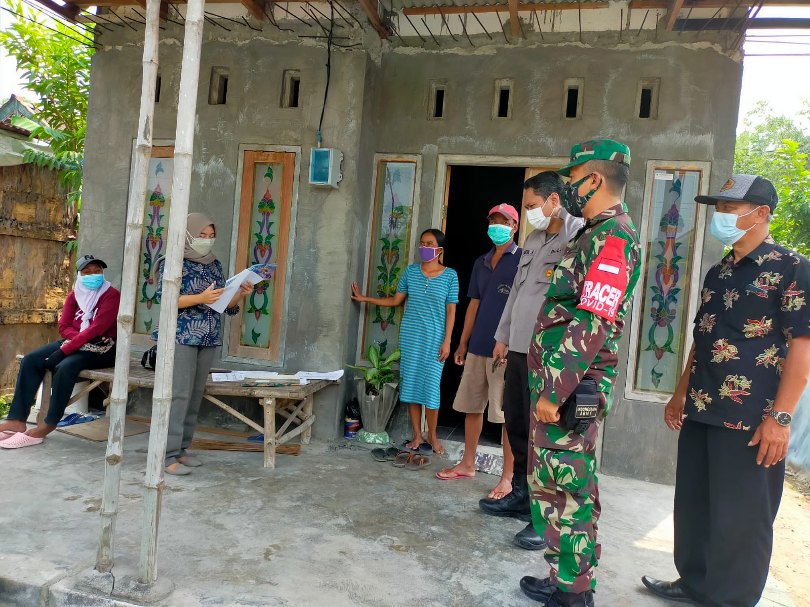Babinsa Desa Sebani Laksanakan Tracing kerumah Warga Desa Binaan