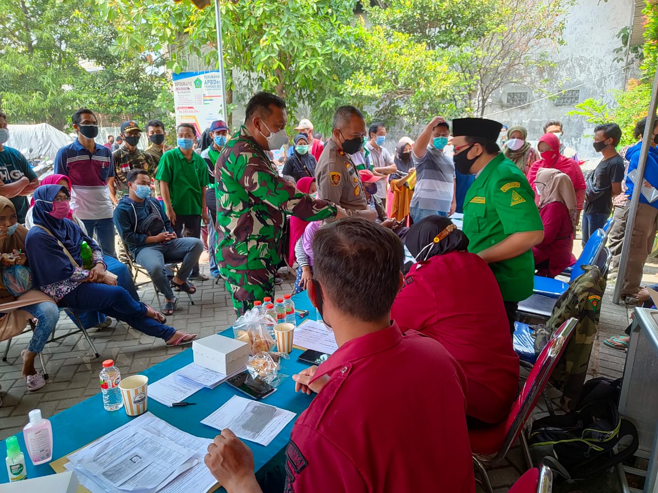 BABINSA KORAMIL 0816/16 WARU AKTIF PENGAMANAN VAKSINASI COVID-19
