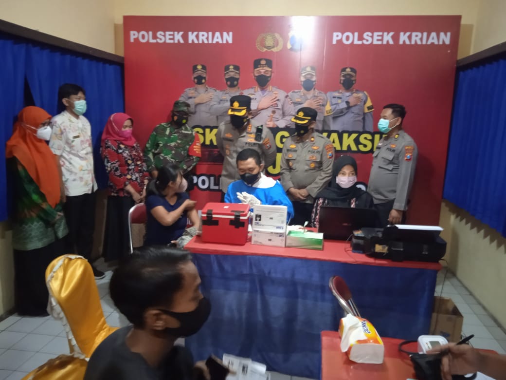 LOUNCING POSKO SIAGA VAKSIN 24 JAM DI MAPOLSEK KRIAN KECAMATAN KRIAN