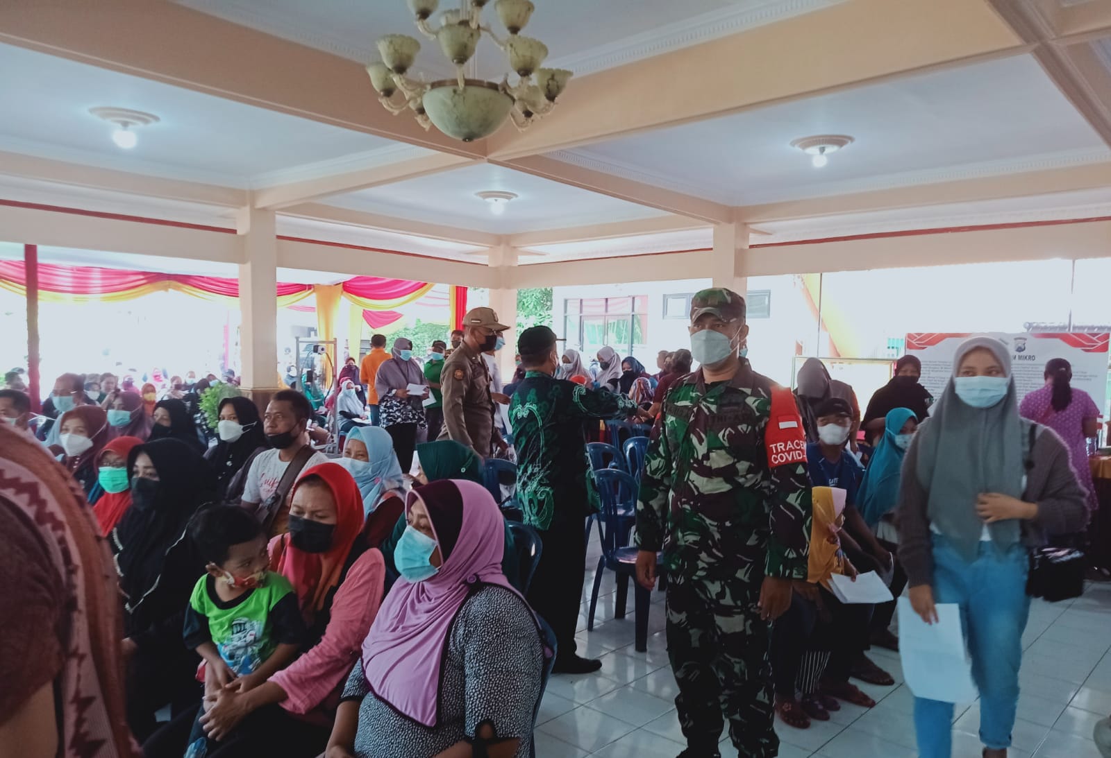 BABINSA 0816/03 BUDURAN DAMPINGI GEBYAR 1000 VAKSIN DI DESA SIDOKEPUNG