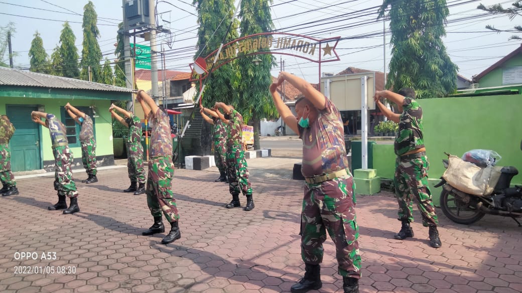 Jaga Kebugaran Tubuh, Babinsa Tulangan Senam Sehat Sebelum Bekerja