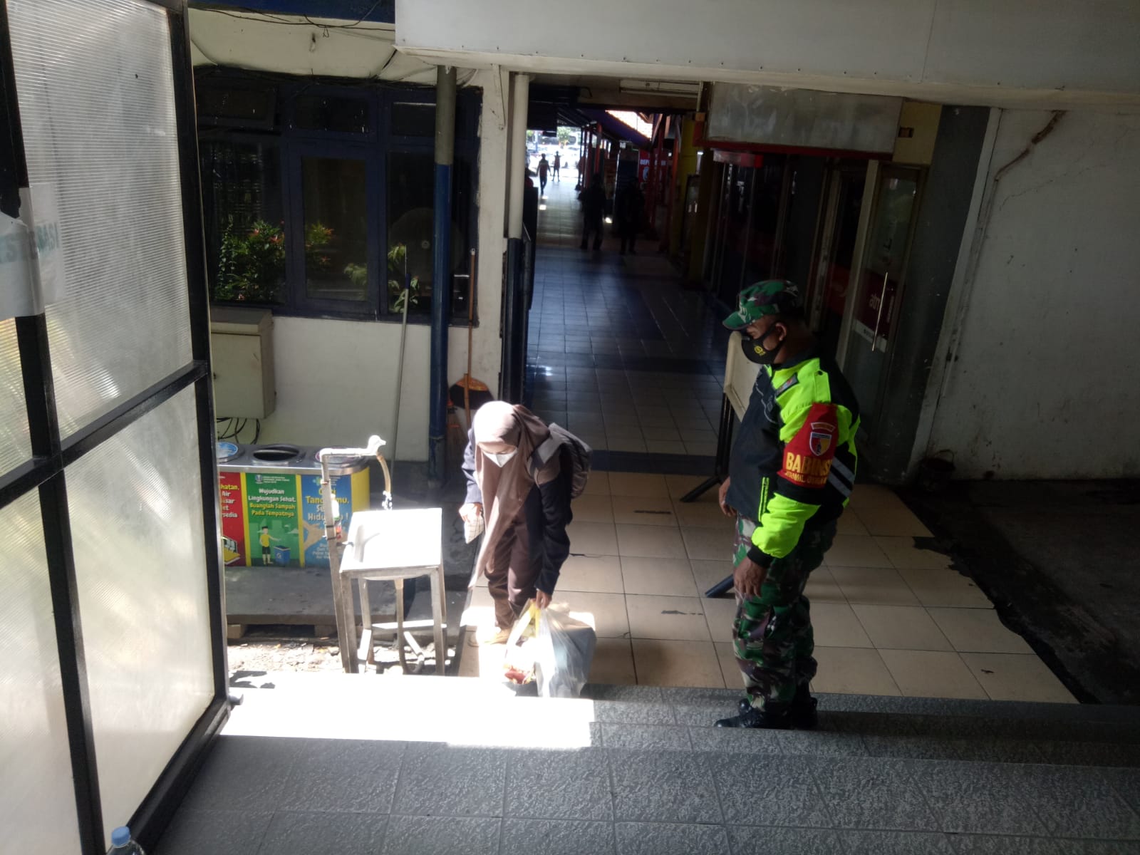 BABINSA RAMIL 16 WARU AKTIF CEK DAN HIMBAU PROKES DI TERMINAL PURABAYA