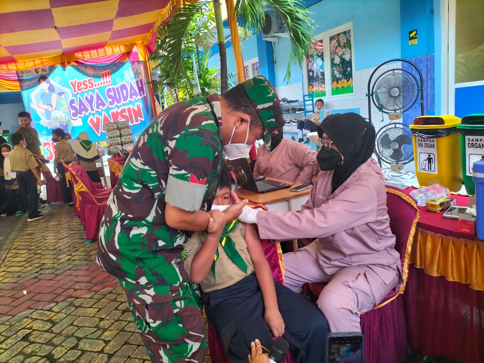 BABINSA KORAMIL 0816/09 KRIAN LAKSANAKAN PENDAMPINGAN PROGRAM VAKSIN