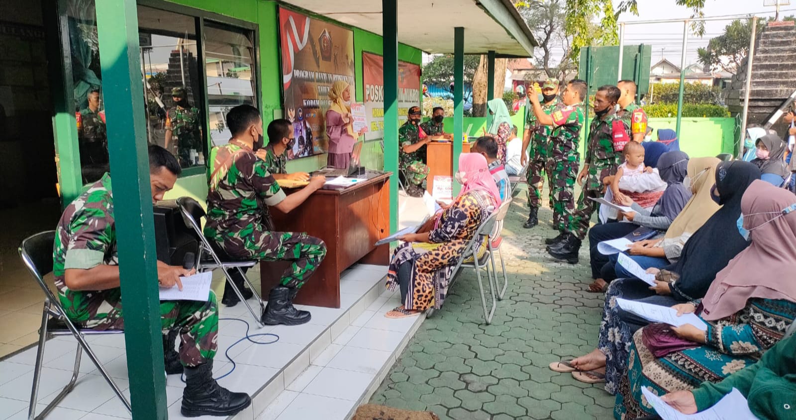 Koramil 0816/06 Tanggulangin Salurkan BTPKLWN-TNI