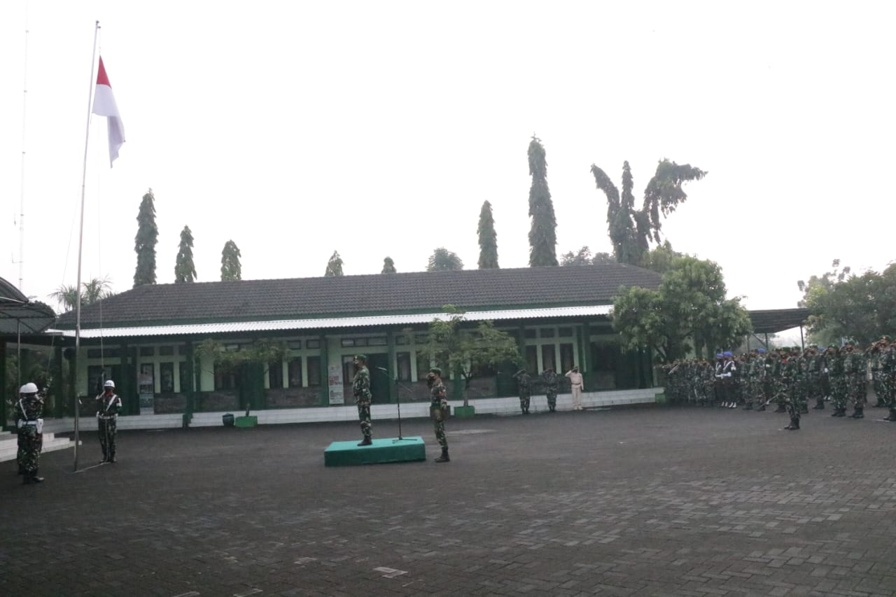 Kasdim 0816/Sidoarjo pimpin upacara 17-an dan bacakan amanat KASAD