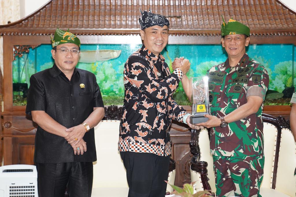 Danrem 084/BJ Silahturahmi dan Rakernis TMMD KE-114 TA. 2022 di Kabupaten Sidoarjo