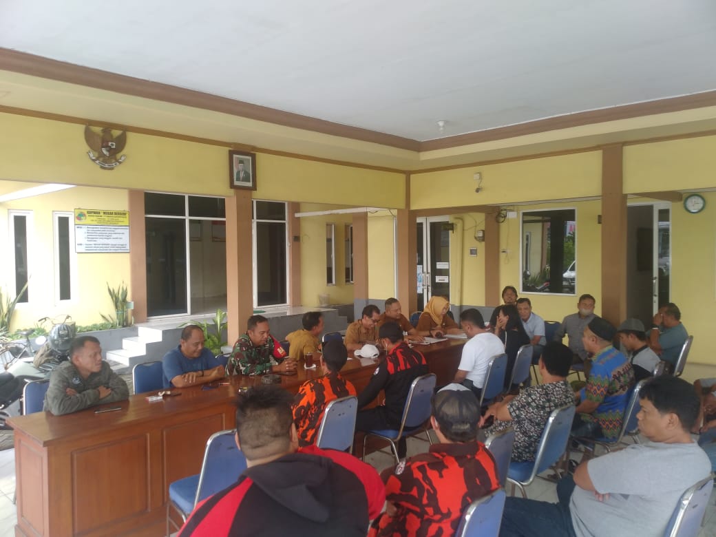 Babinsa Koramil 0816/13 Wonoayu Selesaikan Masalah Warga Dengan Mediasi.