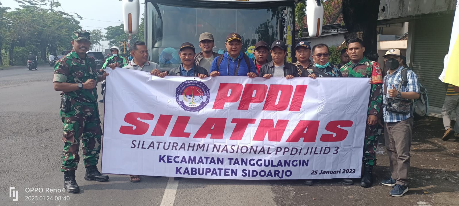 Anggota Babinsa Koramil 0816/06 Tanggulangin Lakukan Giat Monitoring Aksi Silatnas