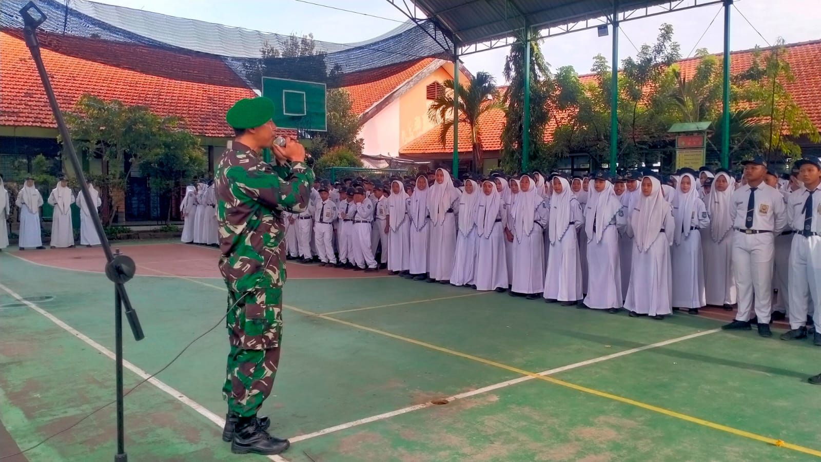 Danramil 0816/12 Prambon berpesan, Siswa SMPN 1 Prambon harus meraih cita-cita setinggi langit