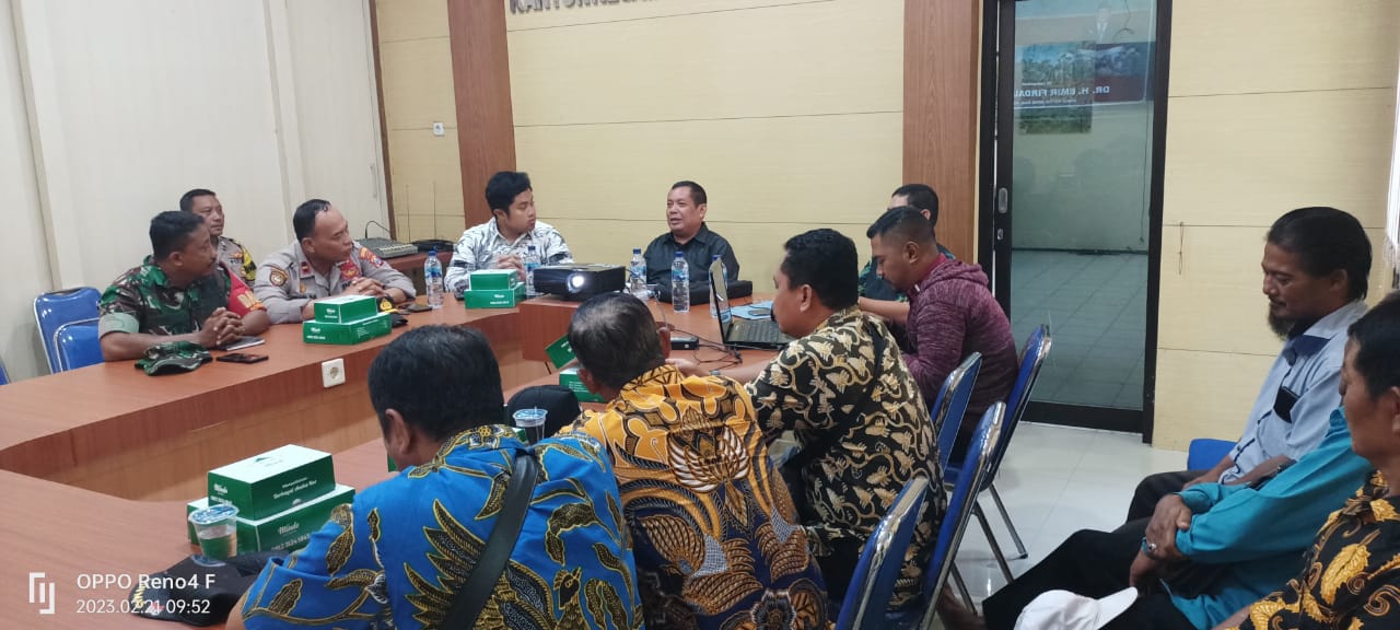 Anggota Koramil 0816/06 Tanggulangin Menghadiri Undangan Sosialisasi Penguatan Linmas