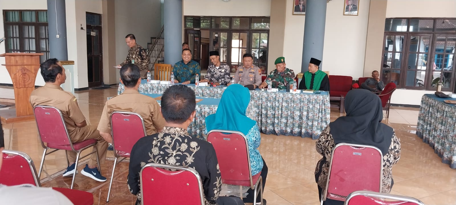Danramil 0816/05 Menghadiri Pelantikan Mutasi Dalam Jabatan Perangkat Desa Gelang