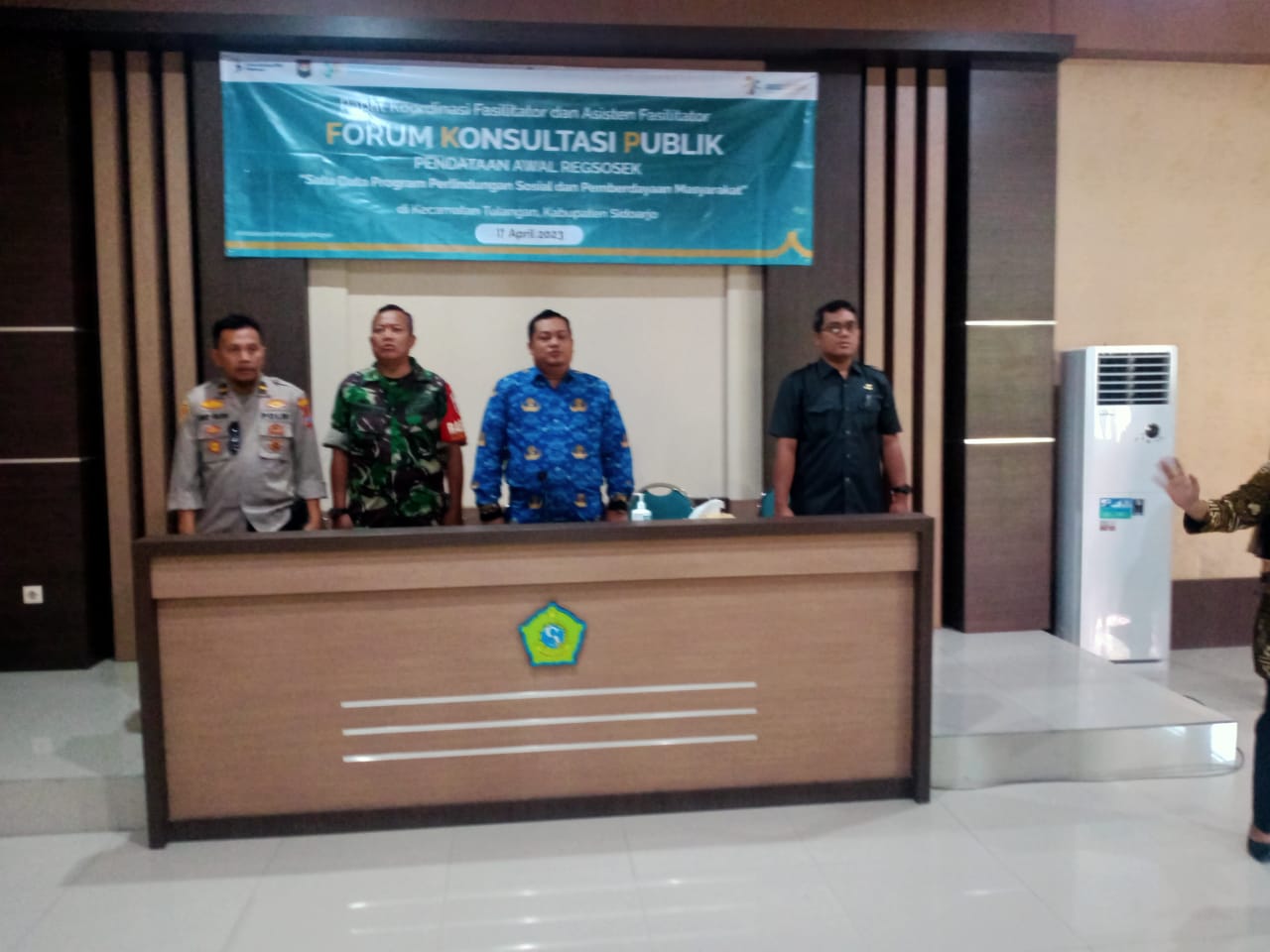 Mewakili Danramil 0816/05 Babinsa Koramil 05/Tulangan Hadiri Rapat Koordinasi Fasilitator Asistensi Fasilitator Forum Konsultasi Publik