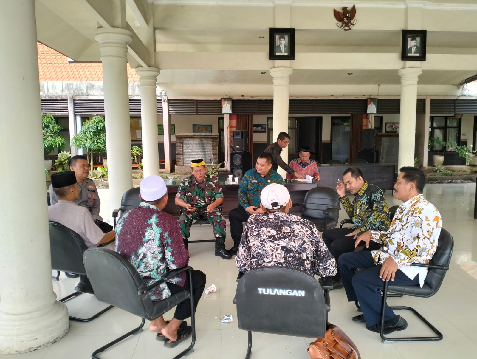 Pererat Silaturrahmi, Danramil Beserta Babinsa Koramil 05/Tulangan Hadiri Acara Halal Bihalal di Kecamatan