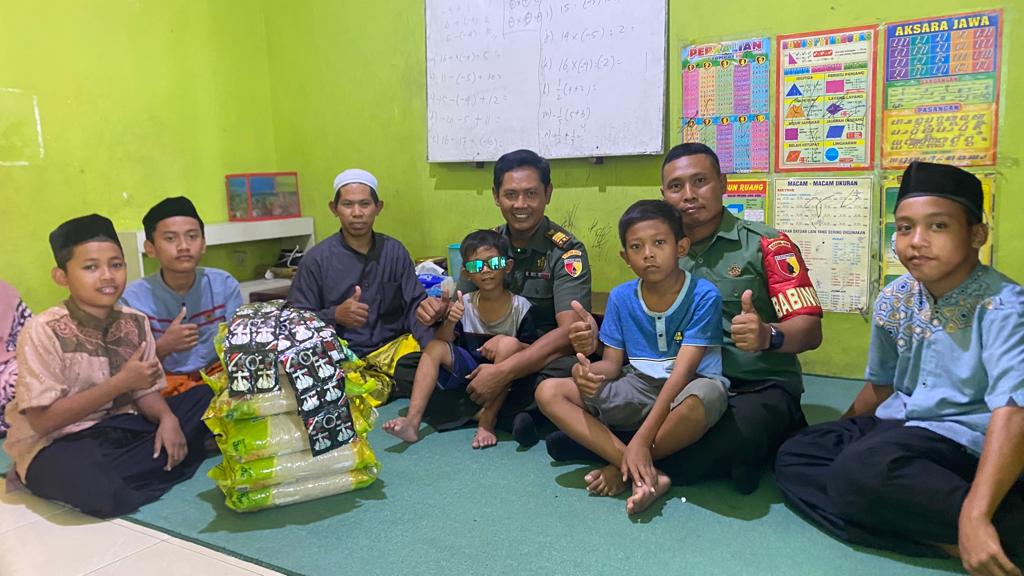 Koramil 0816/01 Sidoarjo berbagi di panti asuhan.